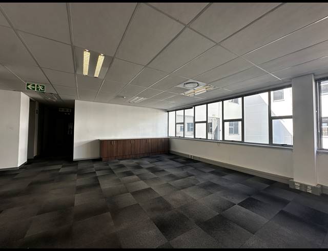 5,301M² OFFICE TO LET IN WOODMEAD